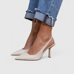 Pointed heels in white