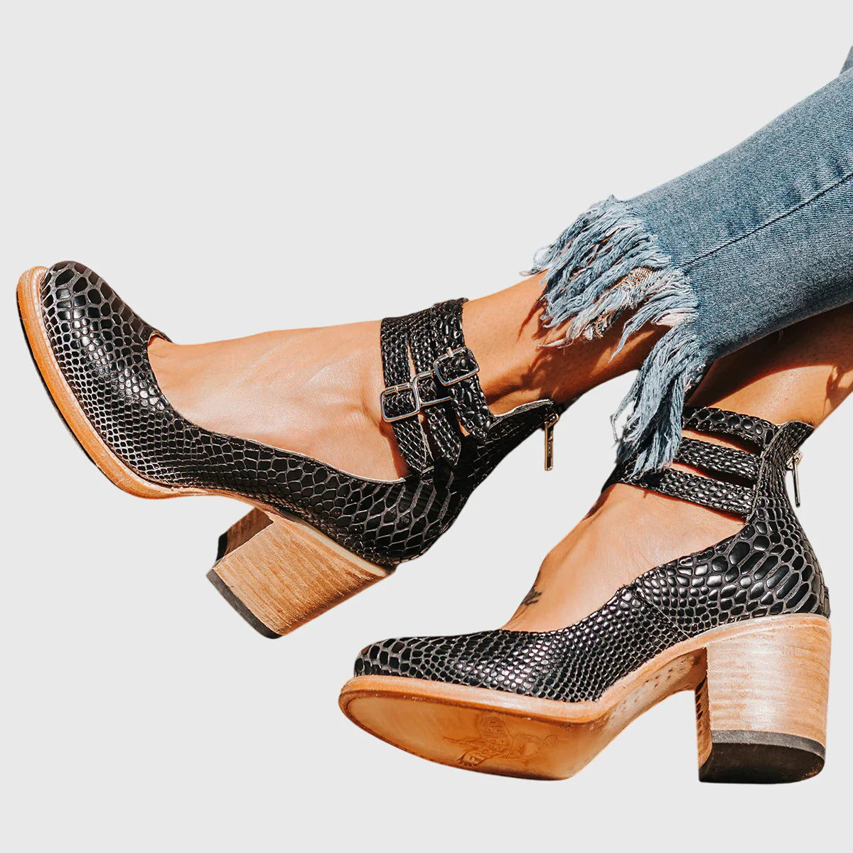 Velourra | Elegant and Comfortable Sandals