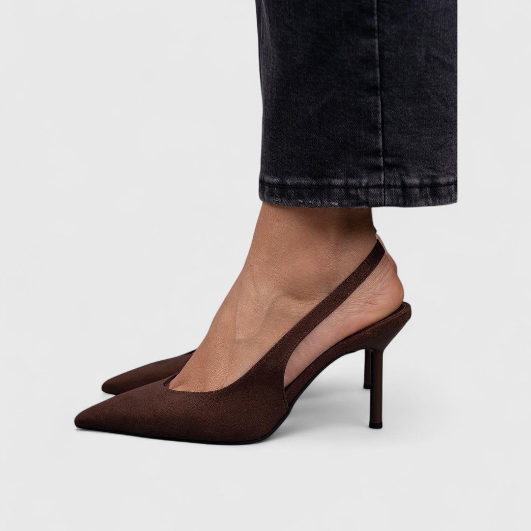 Pointed heels in brown