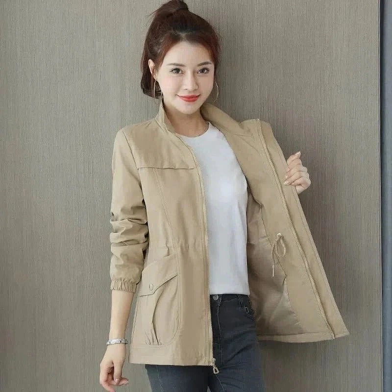 Lightweight trench coat in khaki