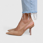Pointed heels in beige