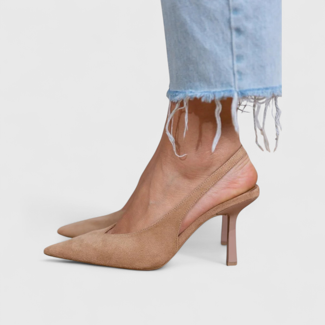 Pointed heels in beige